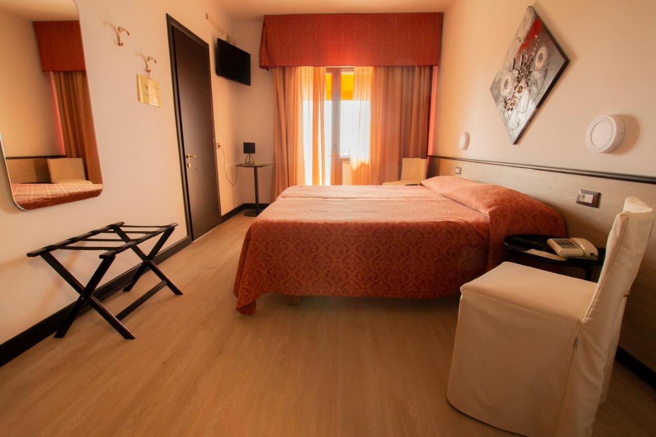 Hotel San Zeno San Zeno di Montagna Bagian luar foto