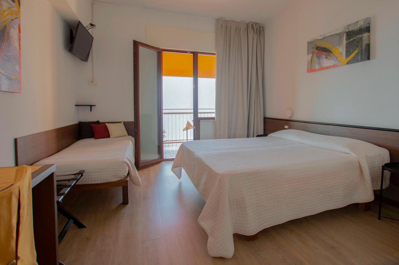 Hotel San Zeno San Zeno di Montagna Bagian luar foto