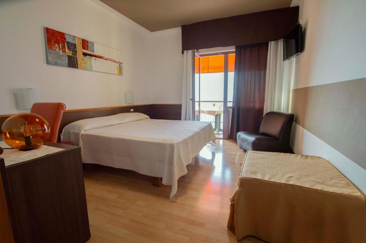Hotel San Zeno San Zeno di Montagna Bagian luar foto