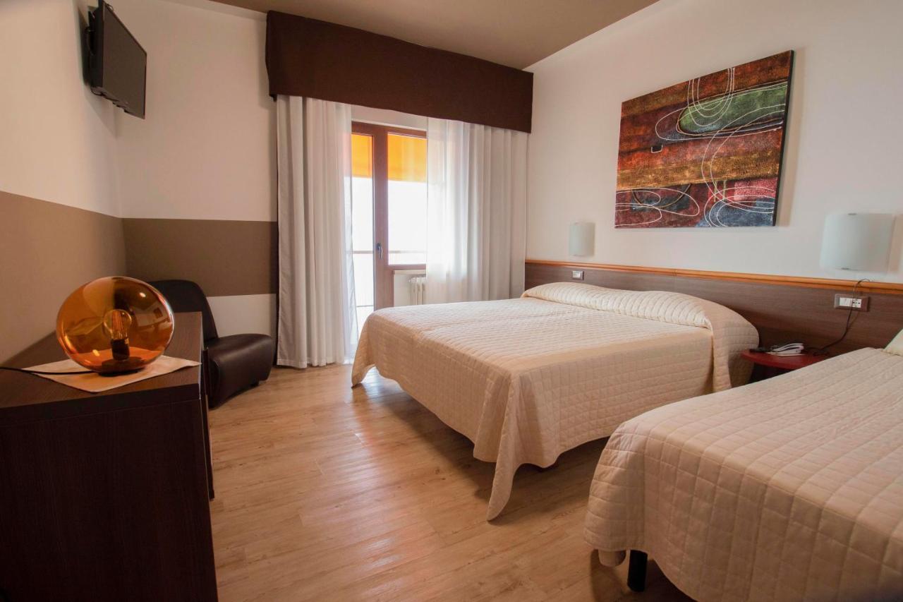 Hotel San Zeno San Zeno di Montagna Bagian luar foto